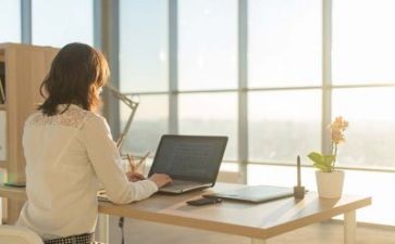 财务出纳上半年工作总结6篇