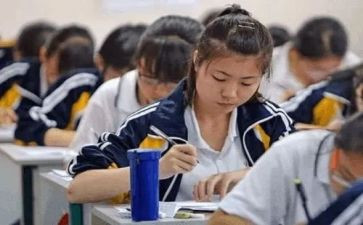 英文自我介绍初一作文5篇