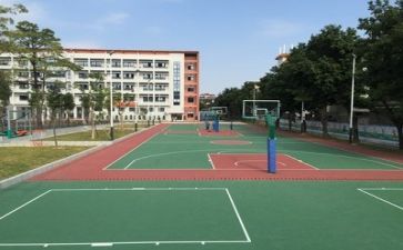 学校里的他作文5篇