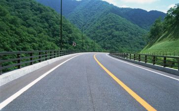《在路上》作文500字8篇