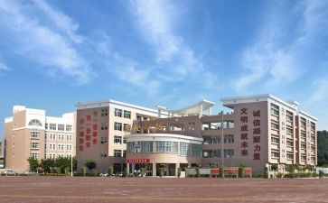 职校学生毕业自我鉴定6篇