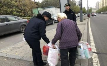 小学助人为乐事迹7篇